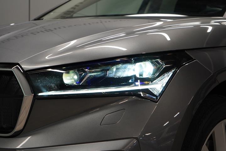Grå Skoda Enyaq fra 2023