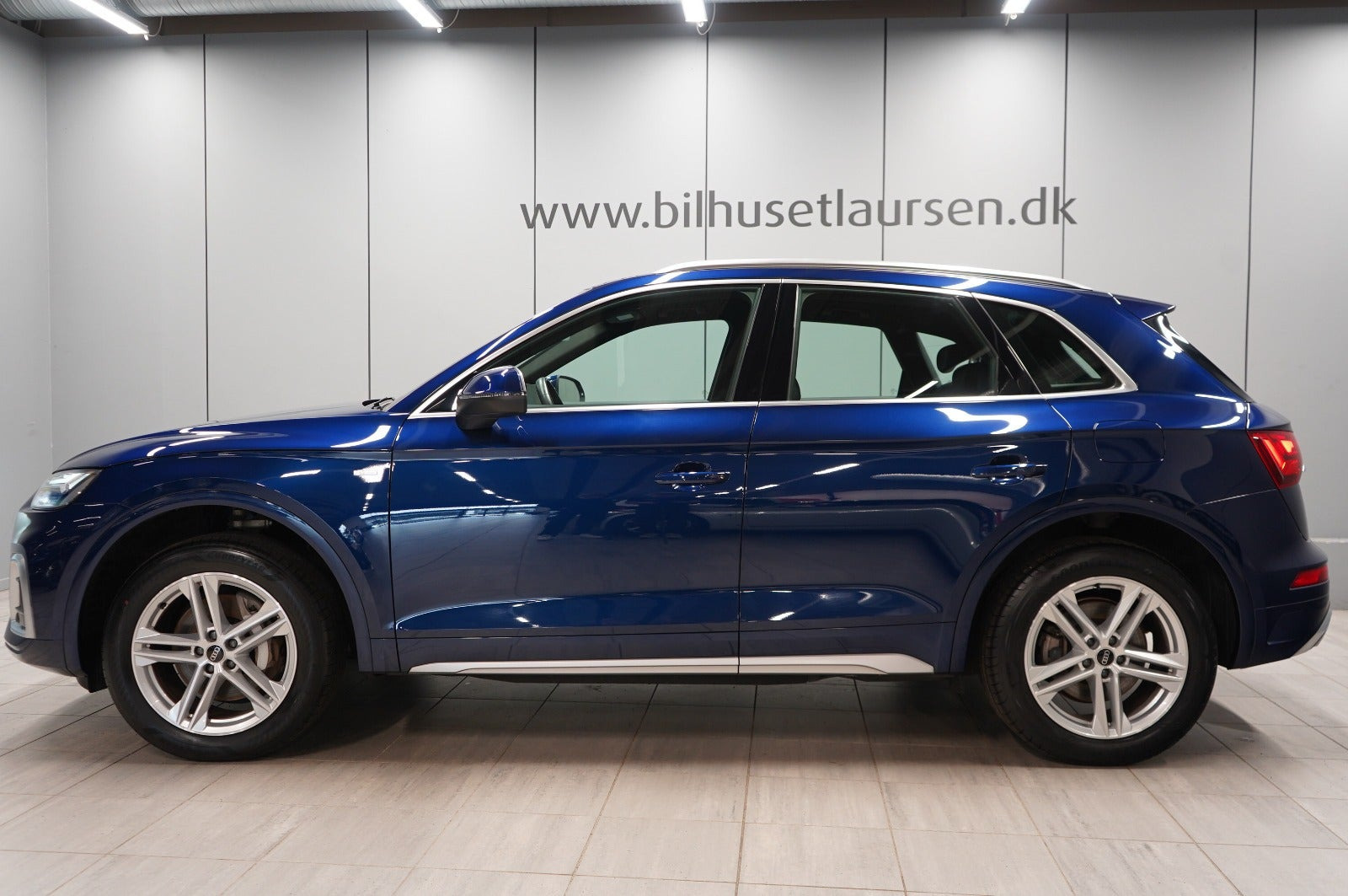 Blå Audi Q5 fra 2023