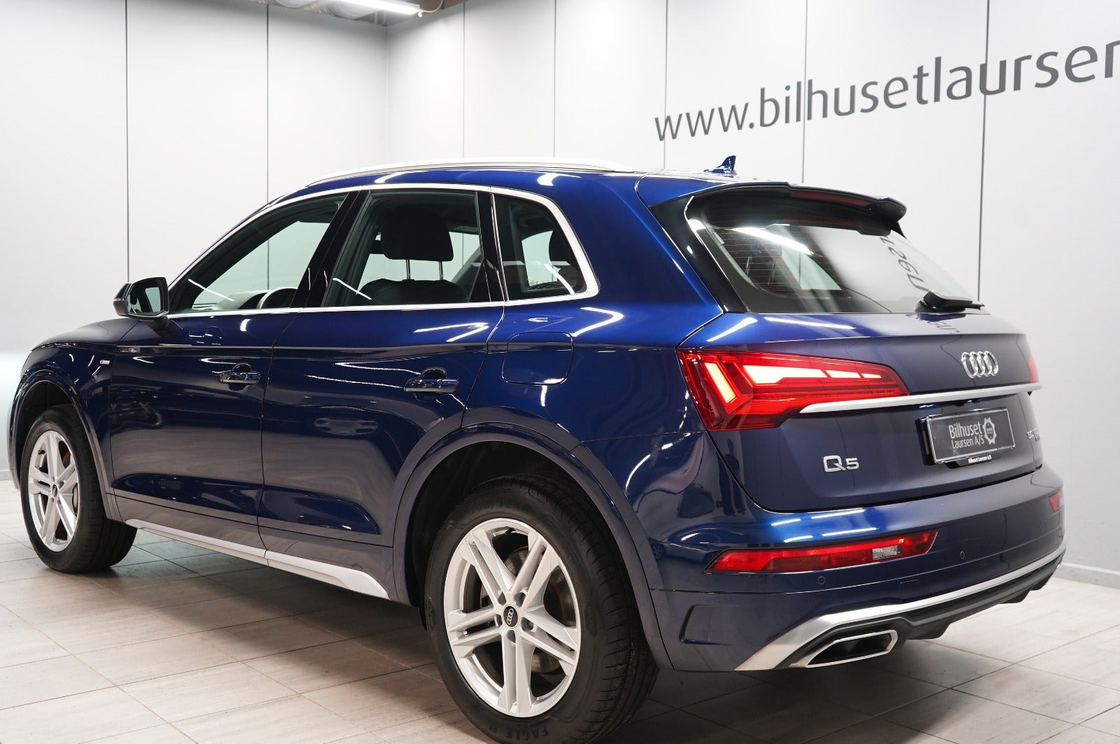 Blå Audi Q5 fra 2023