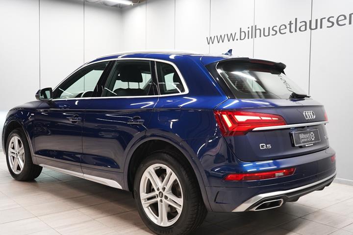 Blå Audi Q5 fra 2023