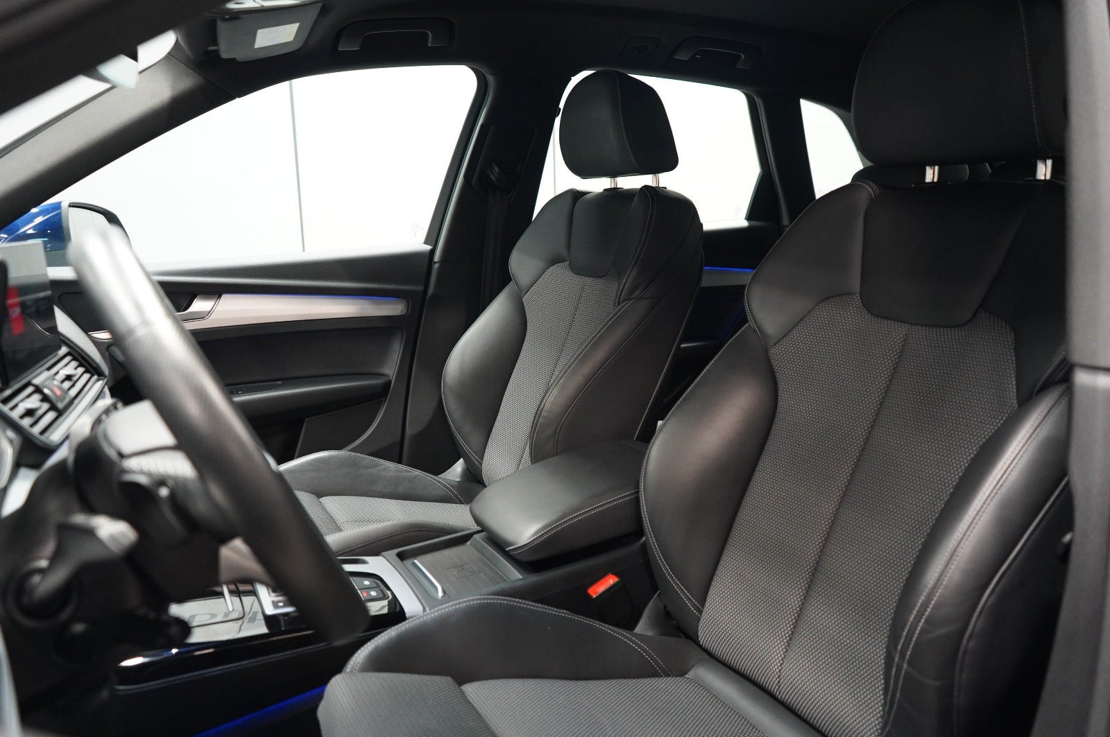Blå Audi Q5 fra 2023