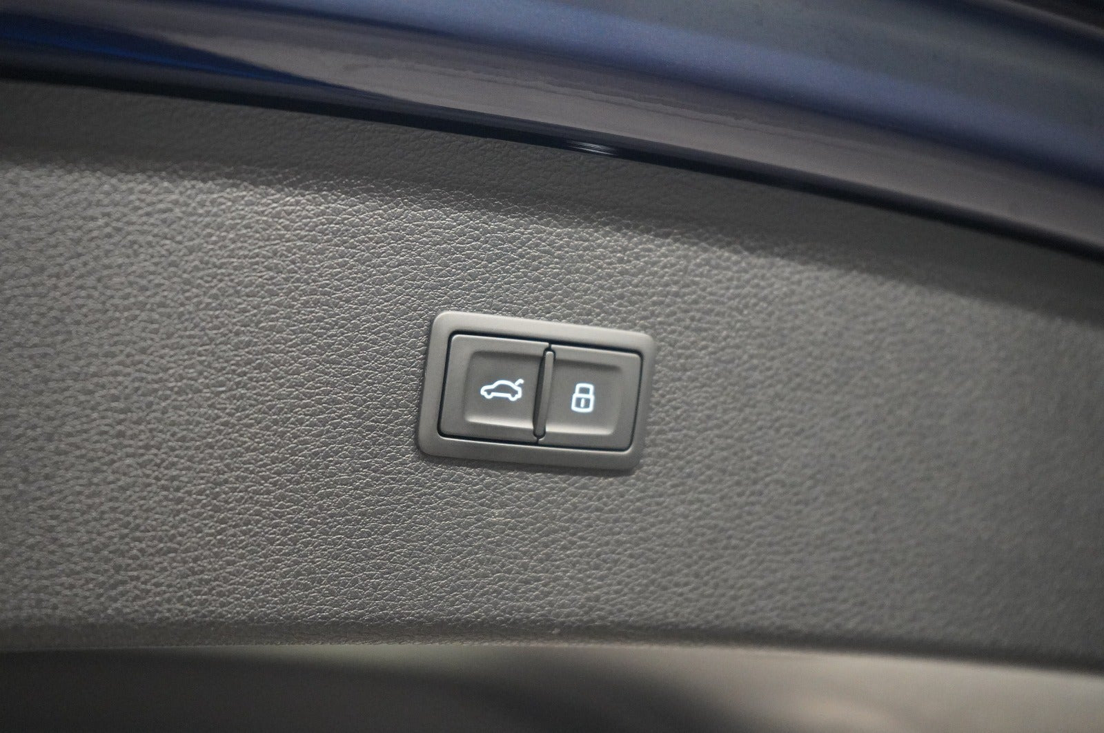 Blå Audi Q5 fra 2023