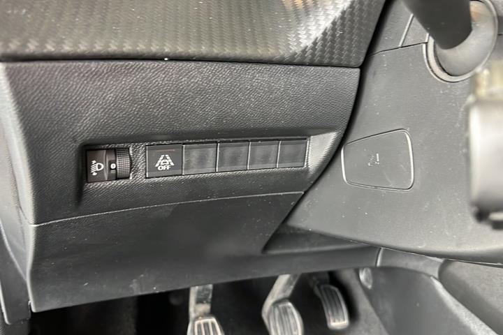 Hvid Peugeot 208 fra 2021
