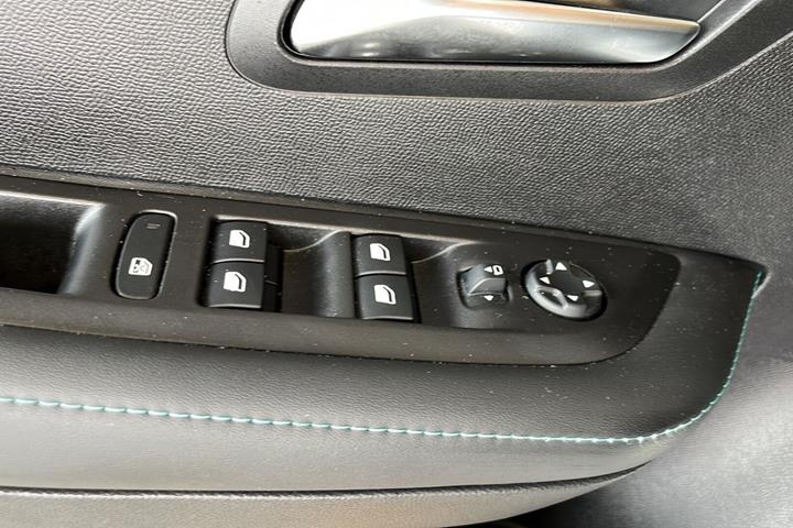 Hvid Peugeot 208 fra 2021