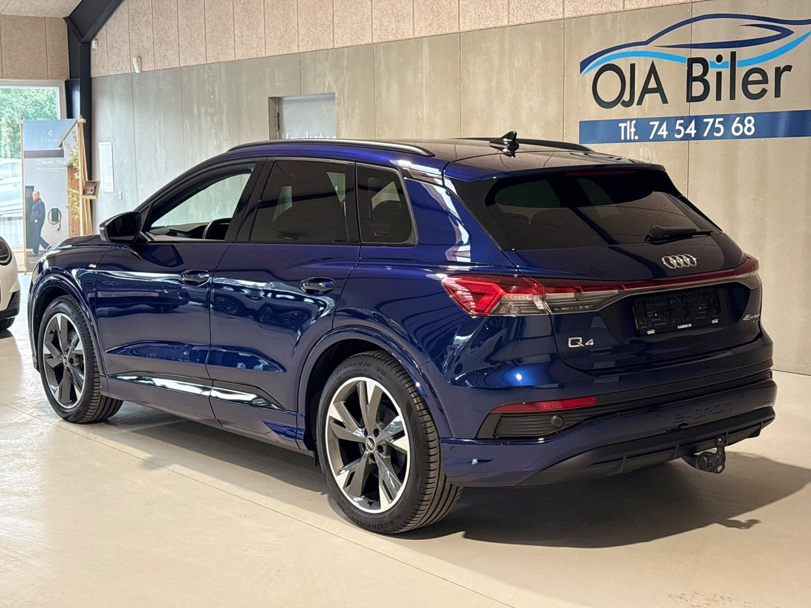 Blå Audi Q4 e-tron fra 2023
