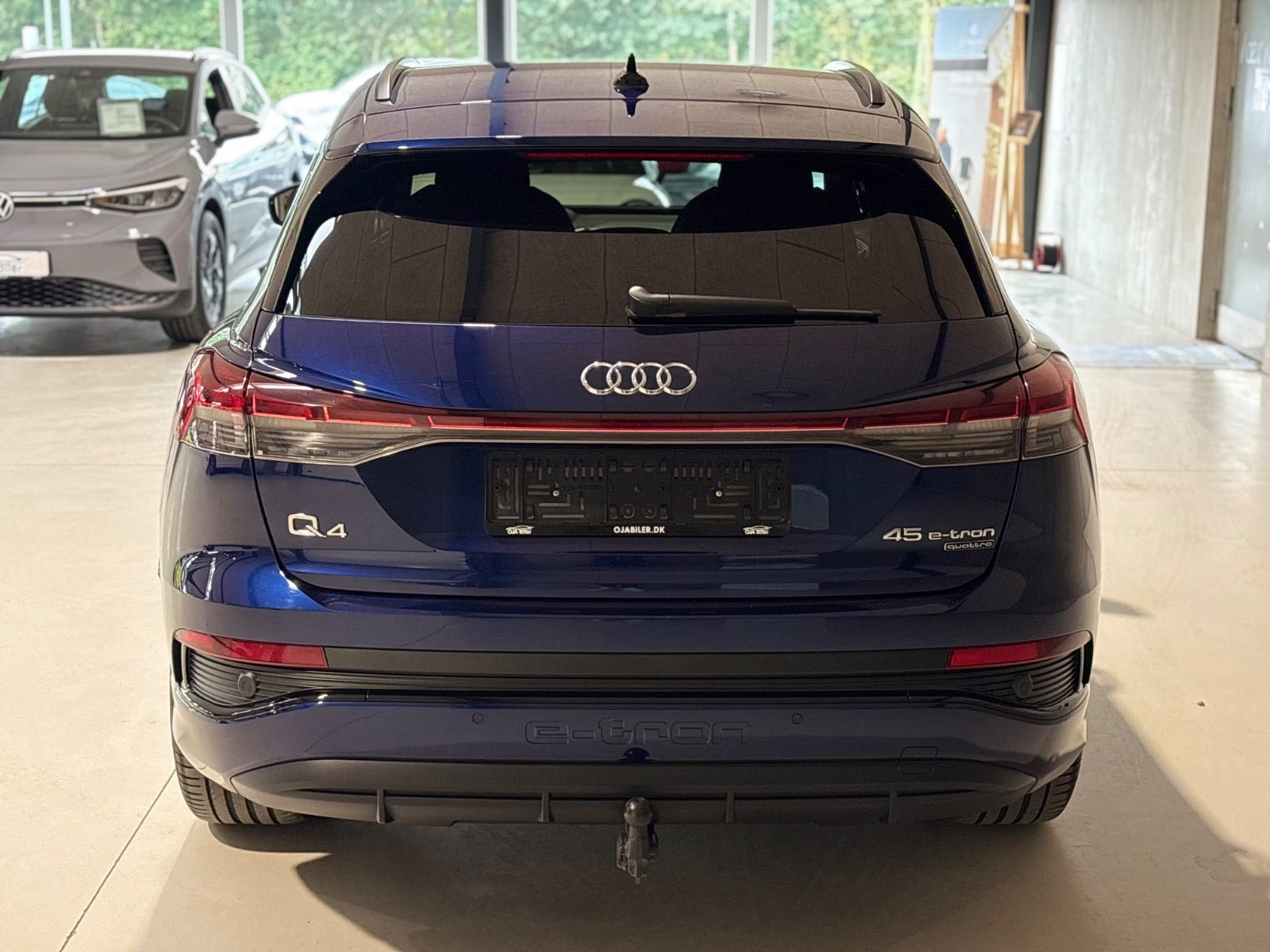 Blå Audi Q4 e-tron fra 2023