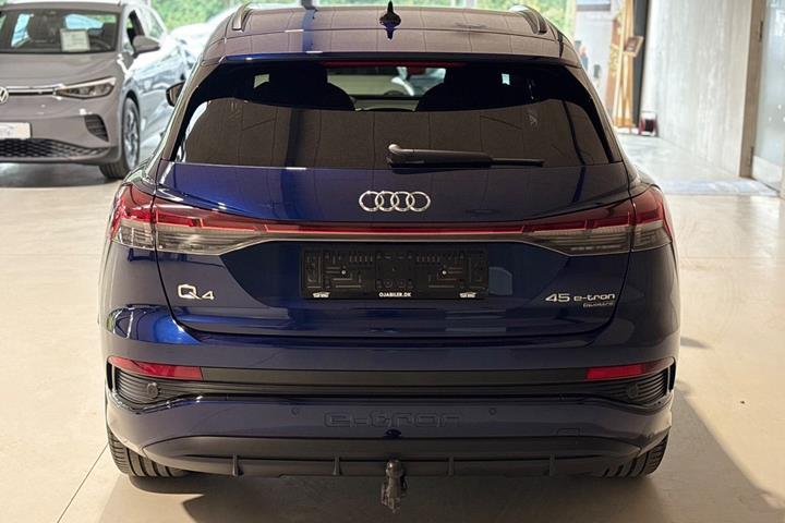 Blå Audi Q4 e-tron fra 2023
