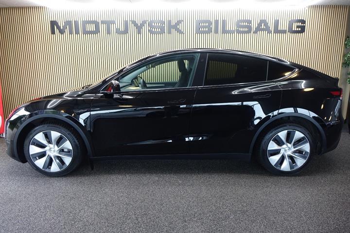 Sort Tesla Model Y fra 2022