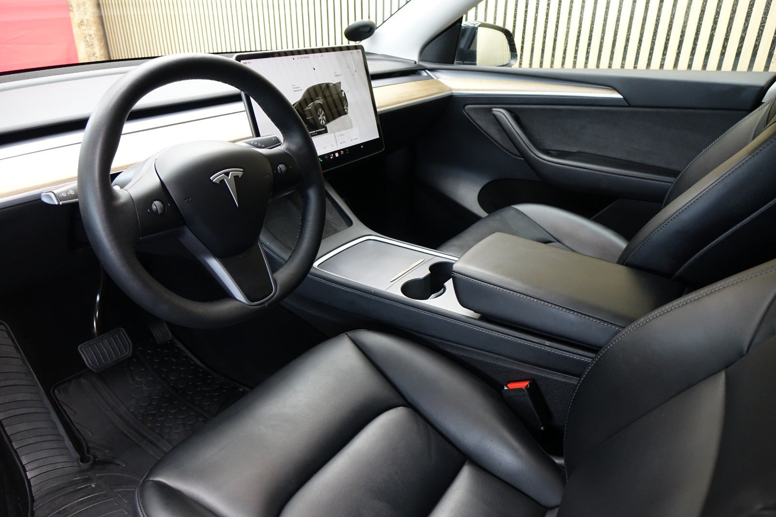 Sort Tesla Model Y fra 2022