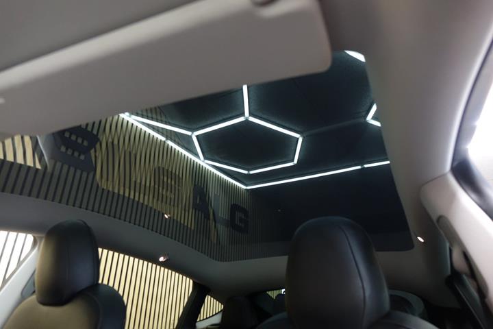 Sort Tesla Model Y fra 2022