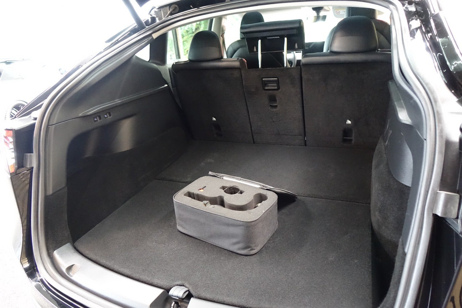 Sort Tesla Model Y fra 2022
