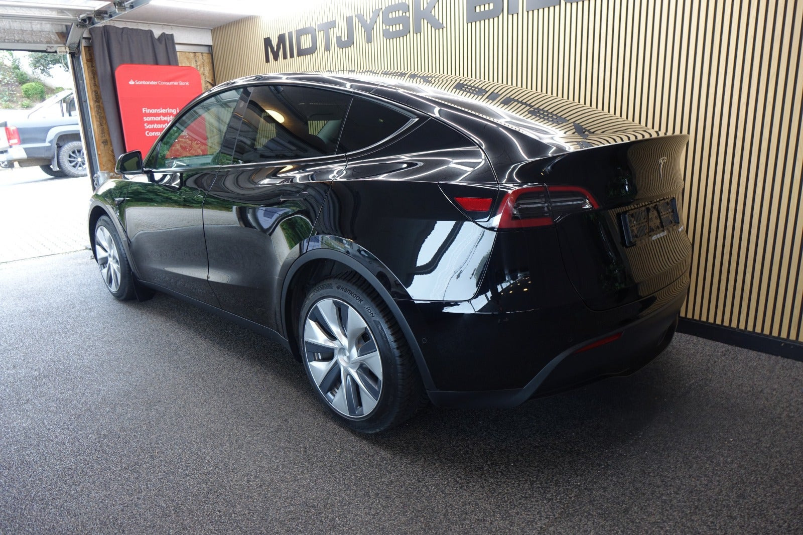 Sort Tesla Model Y fra 2022