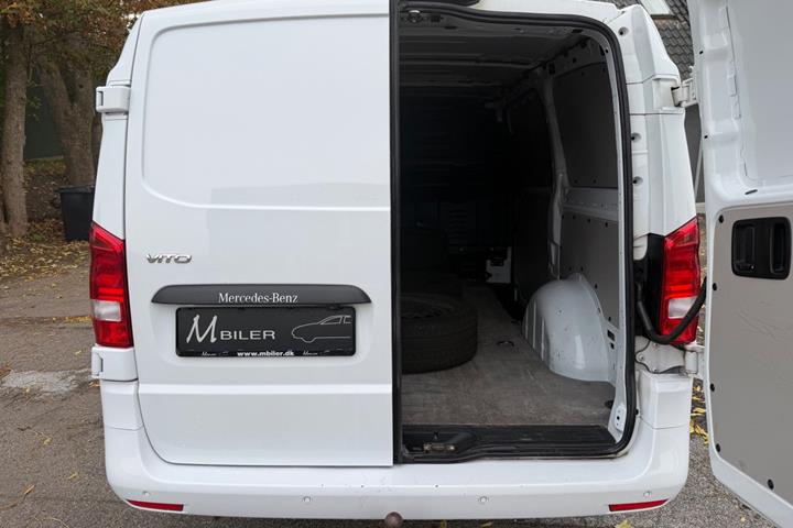 Hvid Mercedes Vito 119 fra 2021