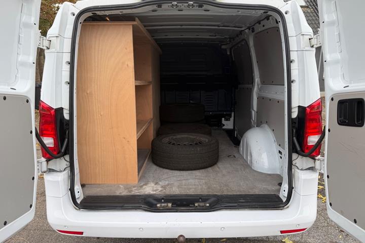 Hvid Mercedes Vito 119 fra 2021