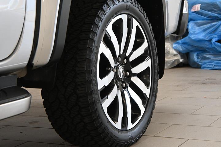 Sølv VW Amarok fra 2023