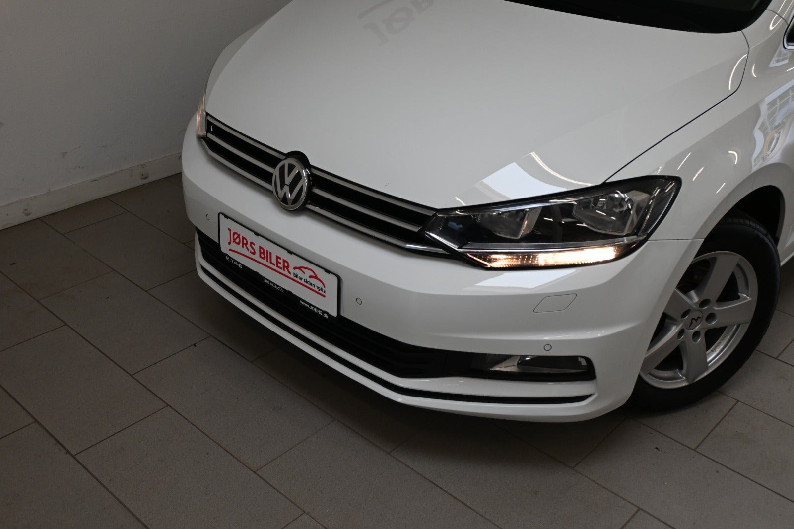 Hvid VW Touran fra 2017
