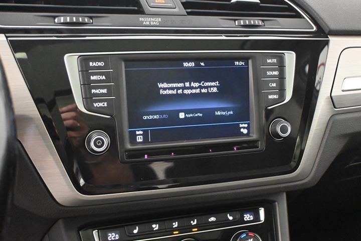 Hvid VW Touran fra 2017