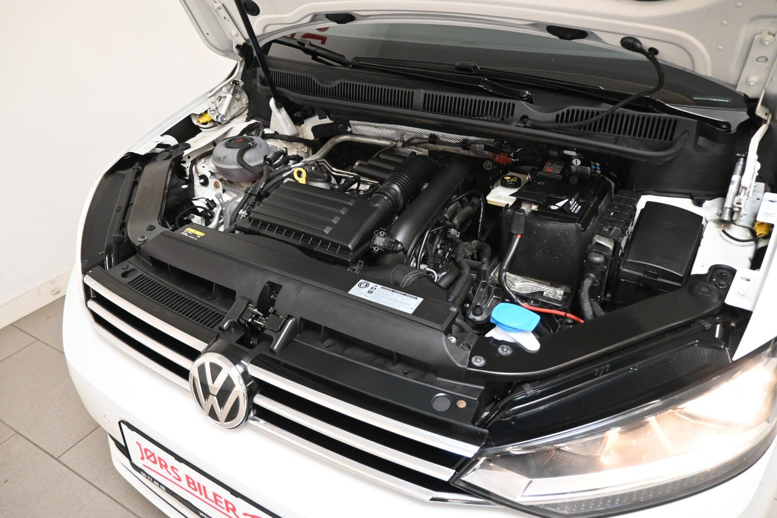 Hvid VW Touran fra 2017