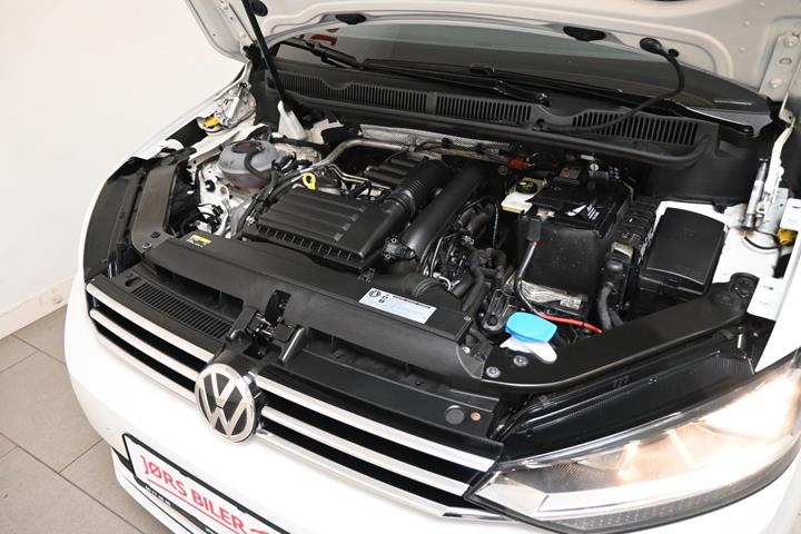 Hvid VW Touran fra 2017
