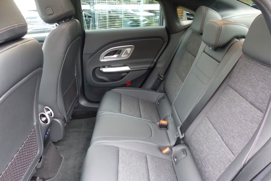 Sort Mercedes CLA250+ fra 2026