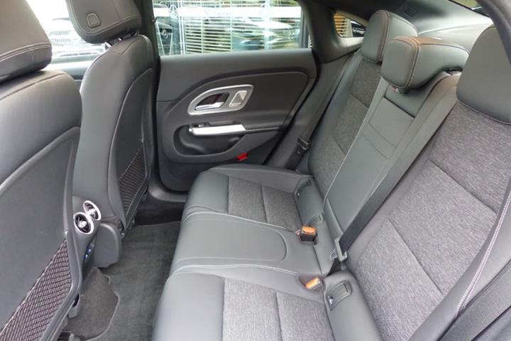 Sort Mercedes CLA250+ fra 2026
