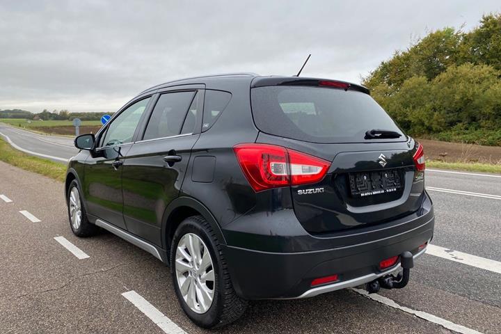 Sort Suzuki S-Cross fra 2016