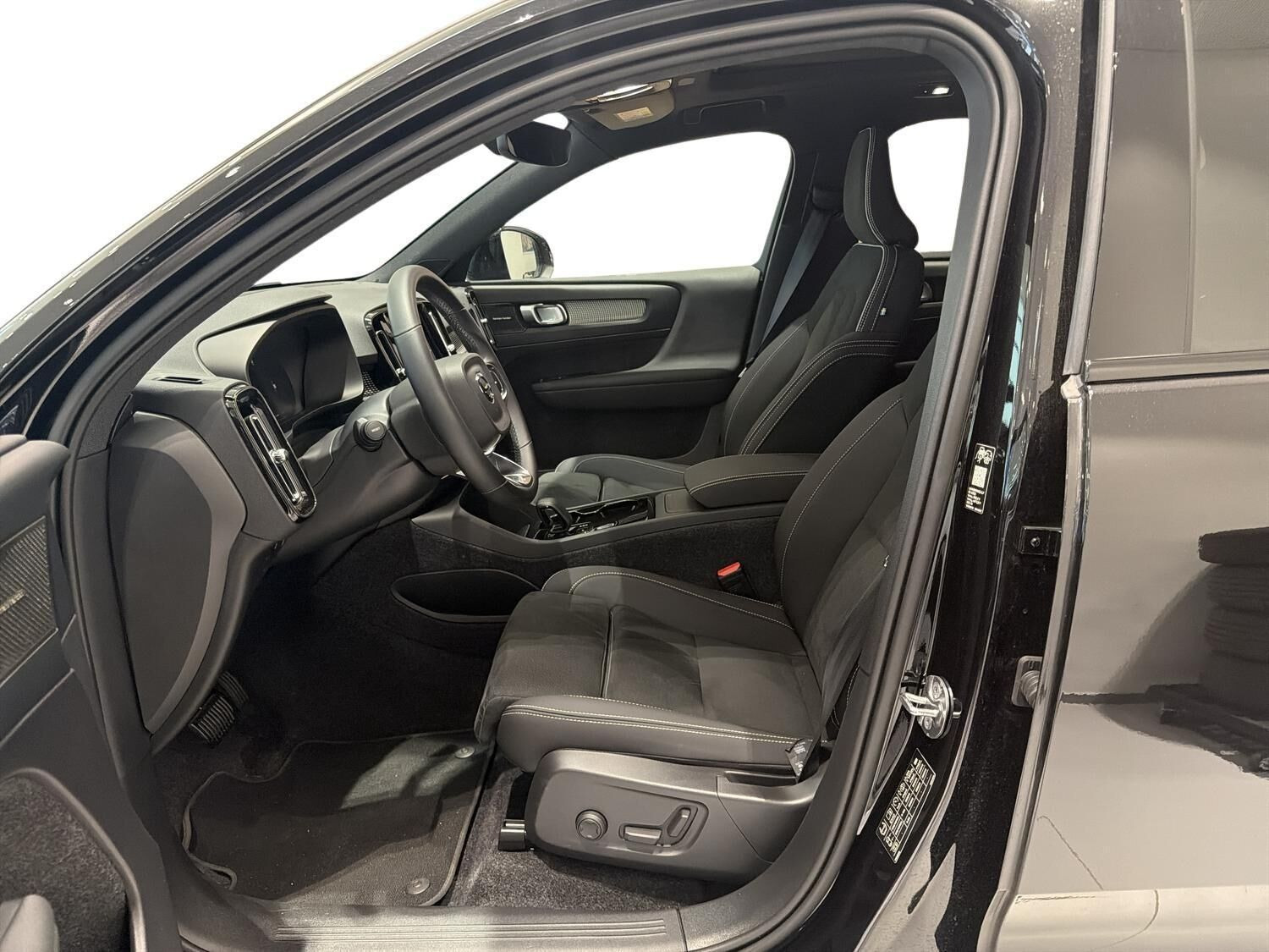 Sort Volvo EX40 fra 2026