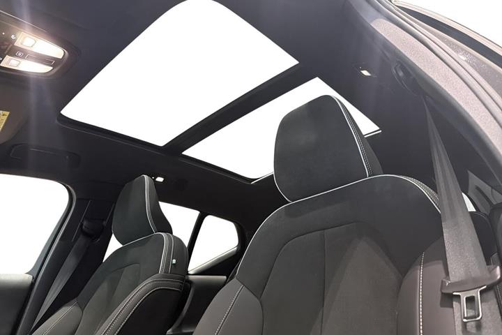 Sort Volvo EX40 fra 2026