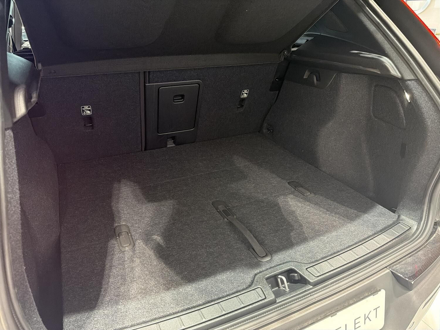 Sort Volvo EX40 fra 2026