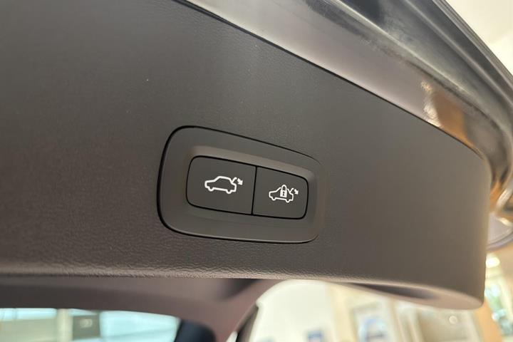 Sort Volvo EX40 fra 2026
