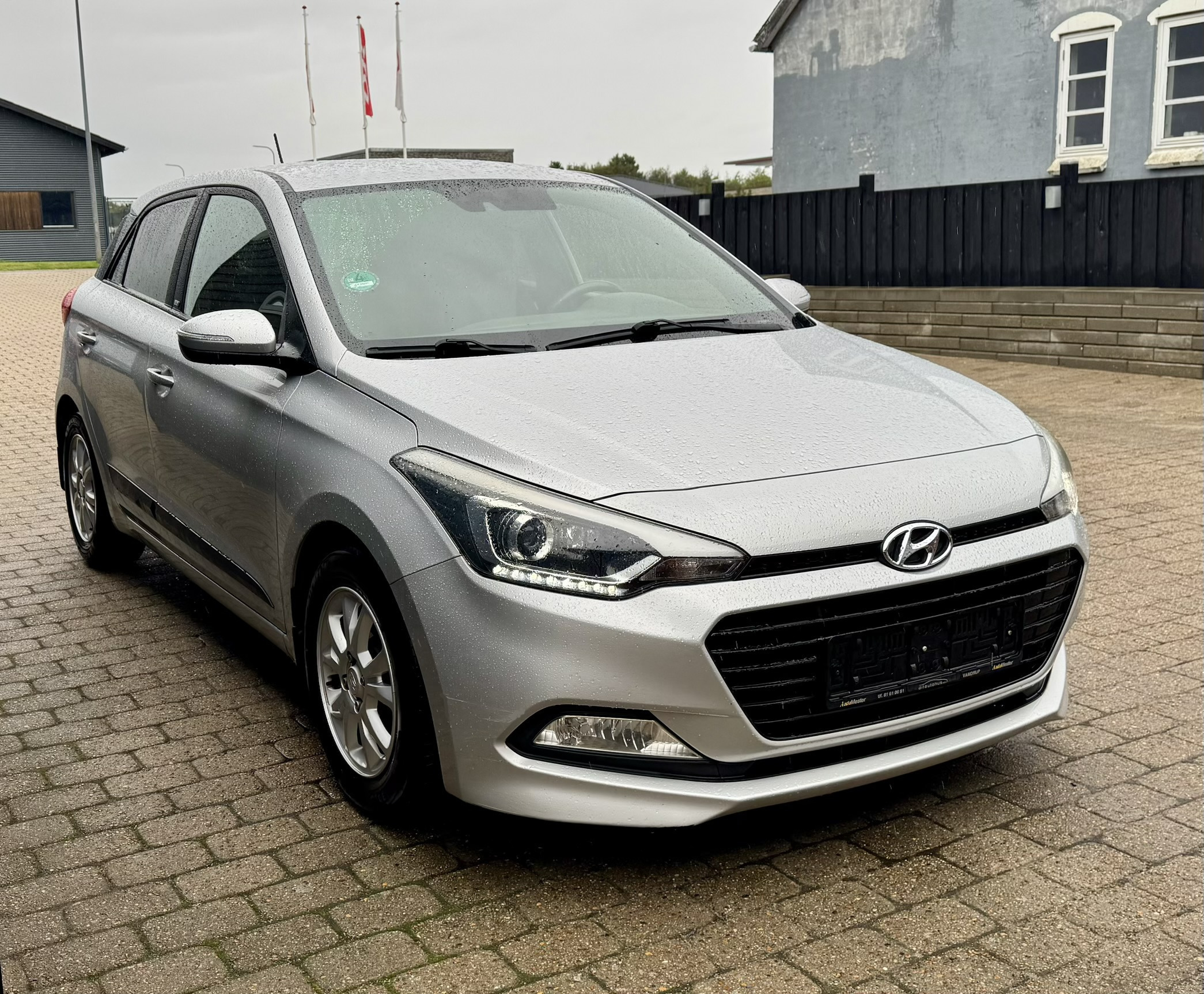 Grå Hyundai i20 fra 2017
