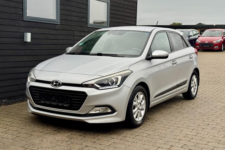 Grå Hyundai i20 fra 2017
