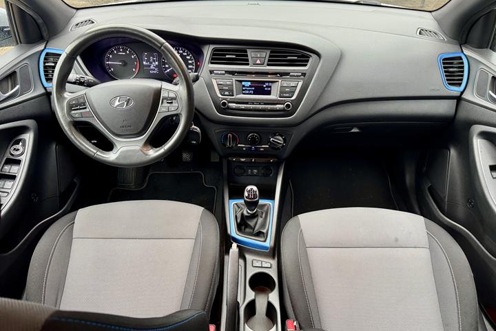 Grå Hyundai i20 fra 2017