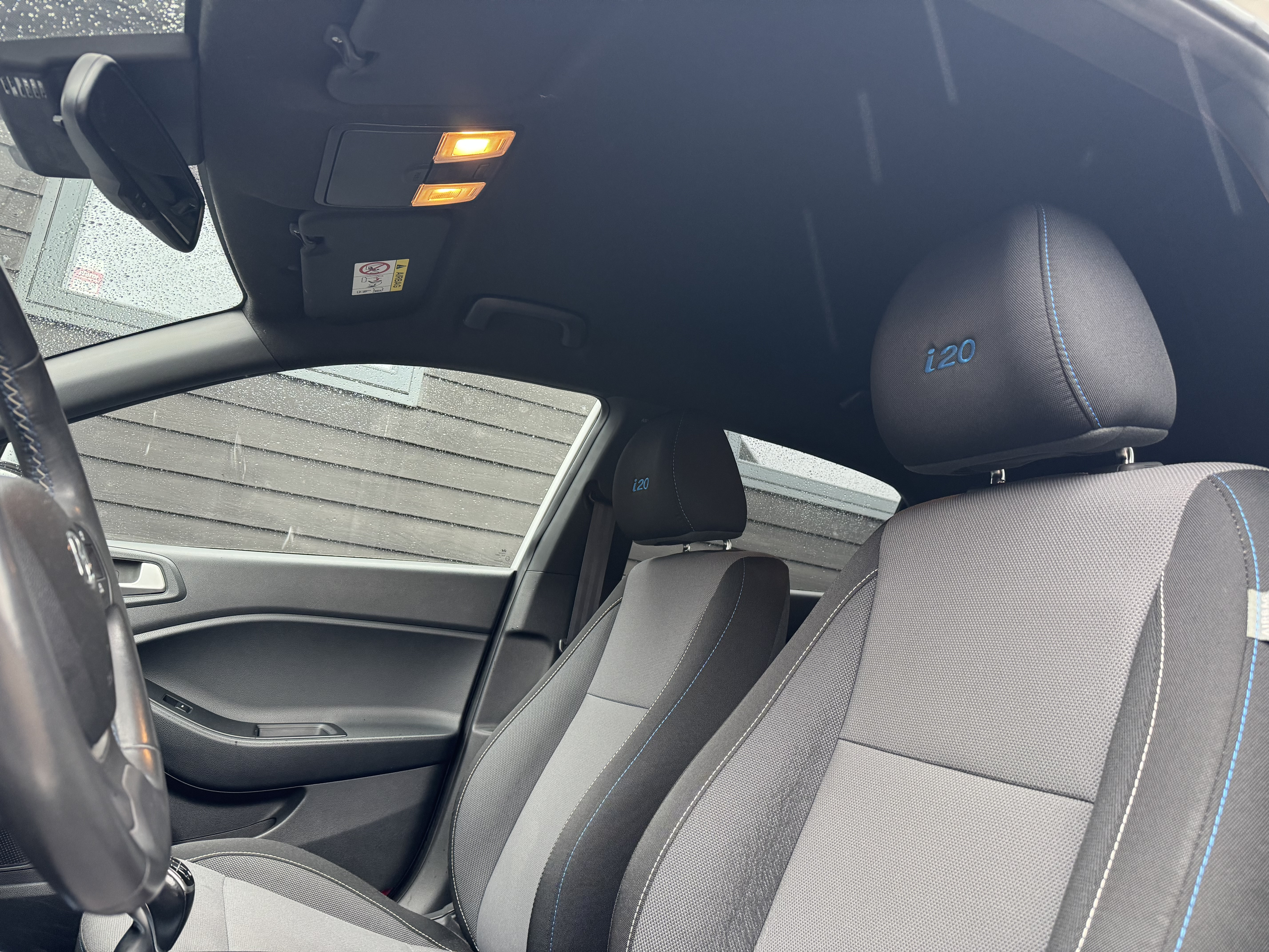 Grå Hyundai i20 fra 2017