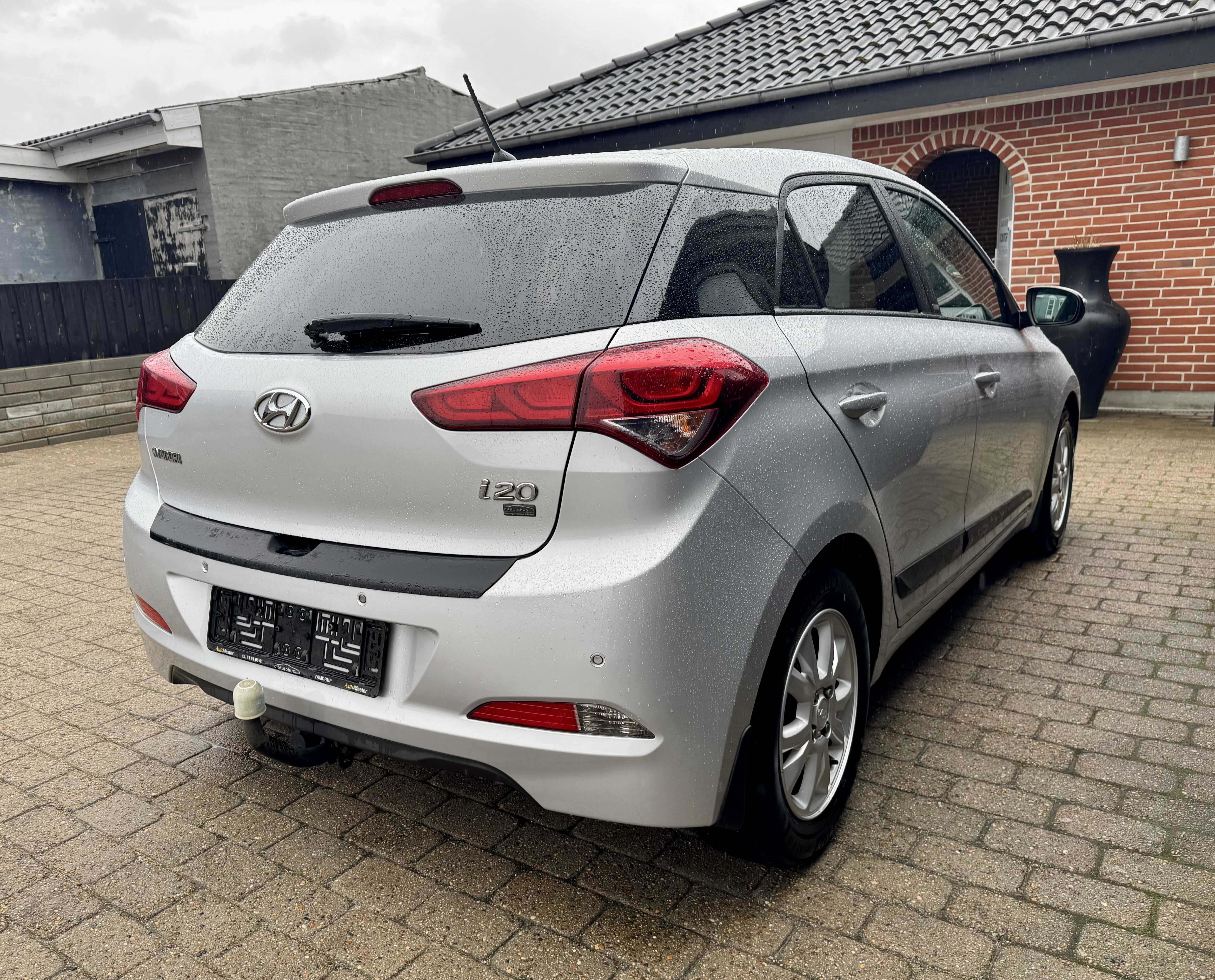 Grå Hyundai i20 fra 2017