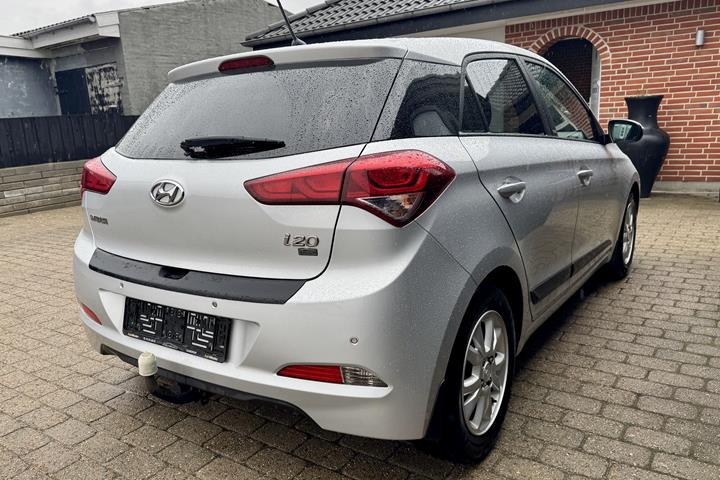 Grå Hyundai i20 fra 2017