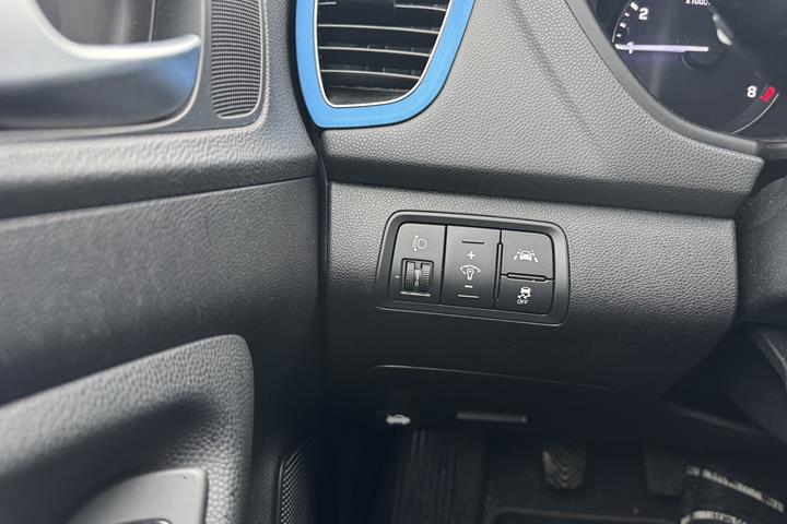 Grå Hyundai i20 fra 2017