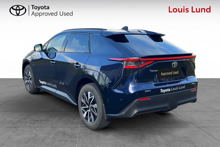 Blå Toyota BZ4X fra 2026