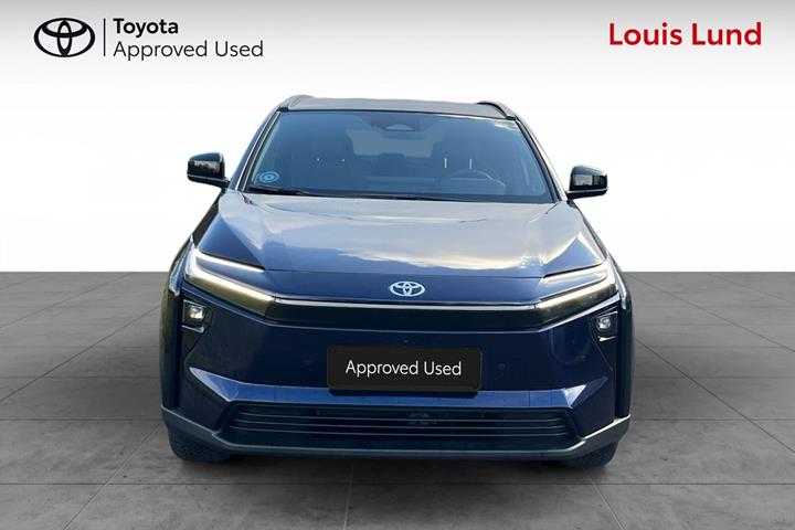 Blå Toyota BZ4X fra 2026