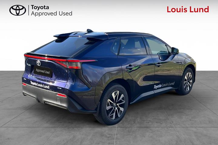 Blå Toyota BZ4X fra 2026