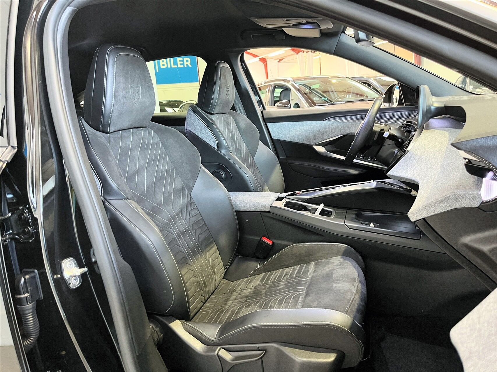 Sort Peugeot e-3008 fra 2024