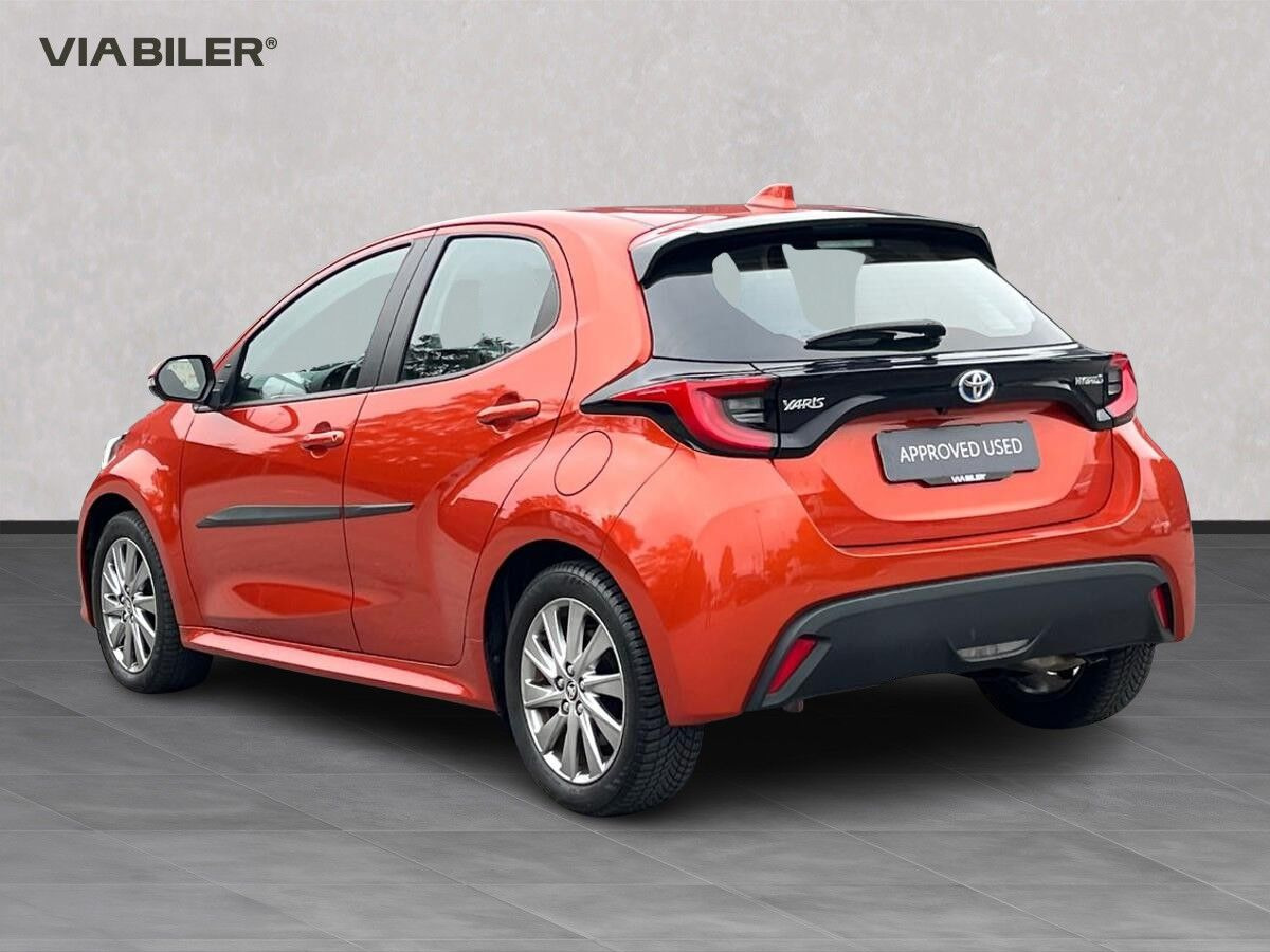 Bronze Toyota Yaris fra 2023