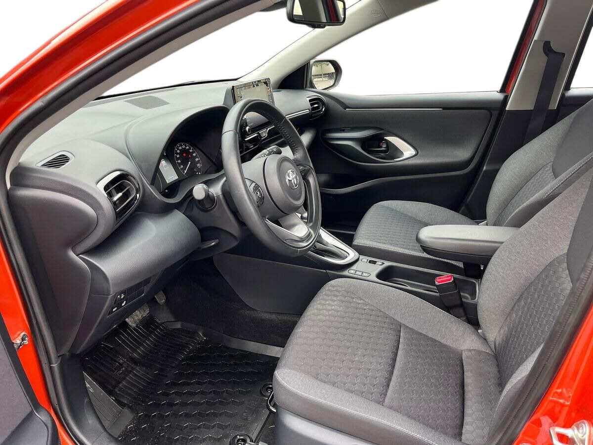 Bronze Toyota Yaris fra 2023