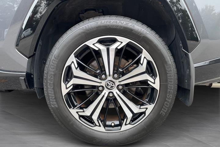Grå Toyota RAV4 Plug-in fra 2021