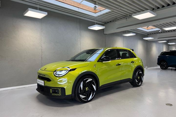 Grøn Abarth 600e fra 2025