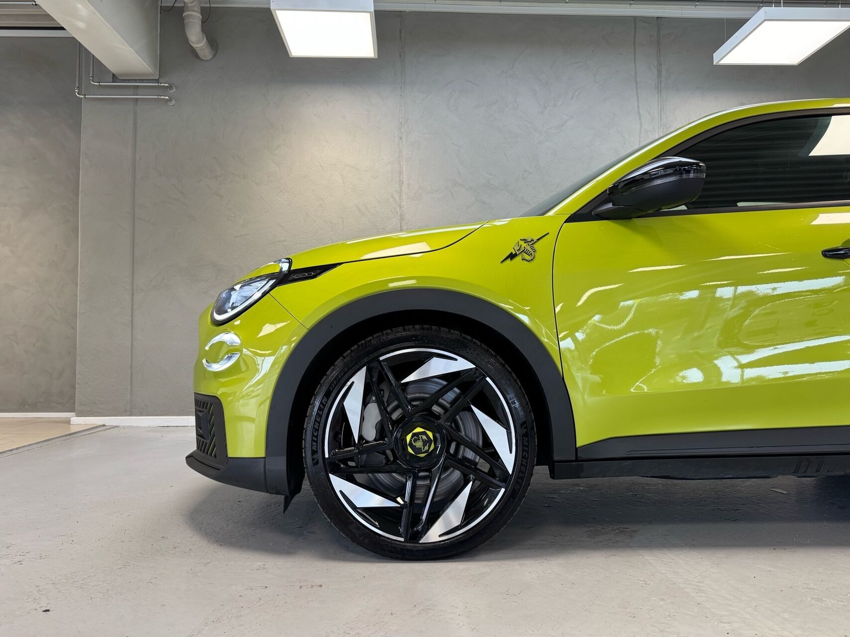 Grøn Abarth 600e fra 2025