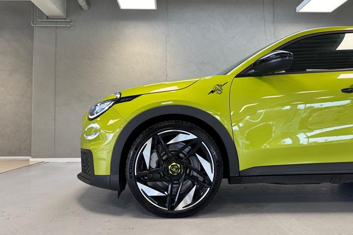 Grøn Abarth 600e fra 2025