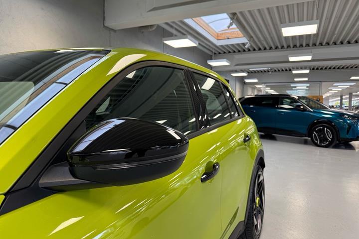 Grøn Abarth 600e fra 2025
