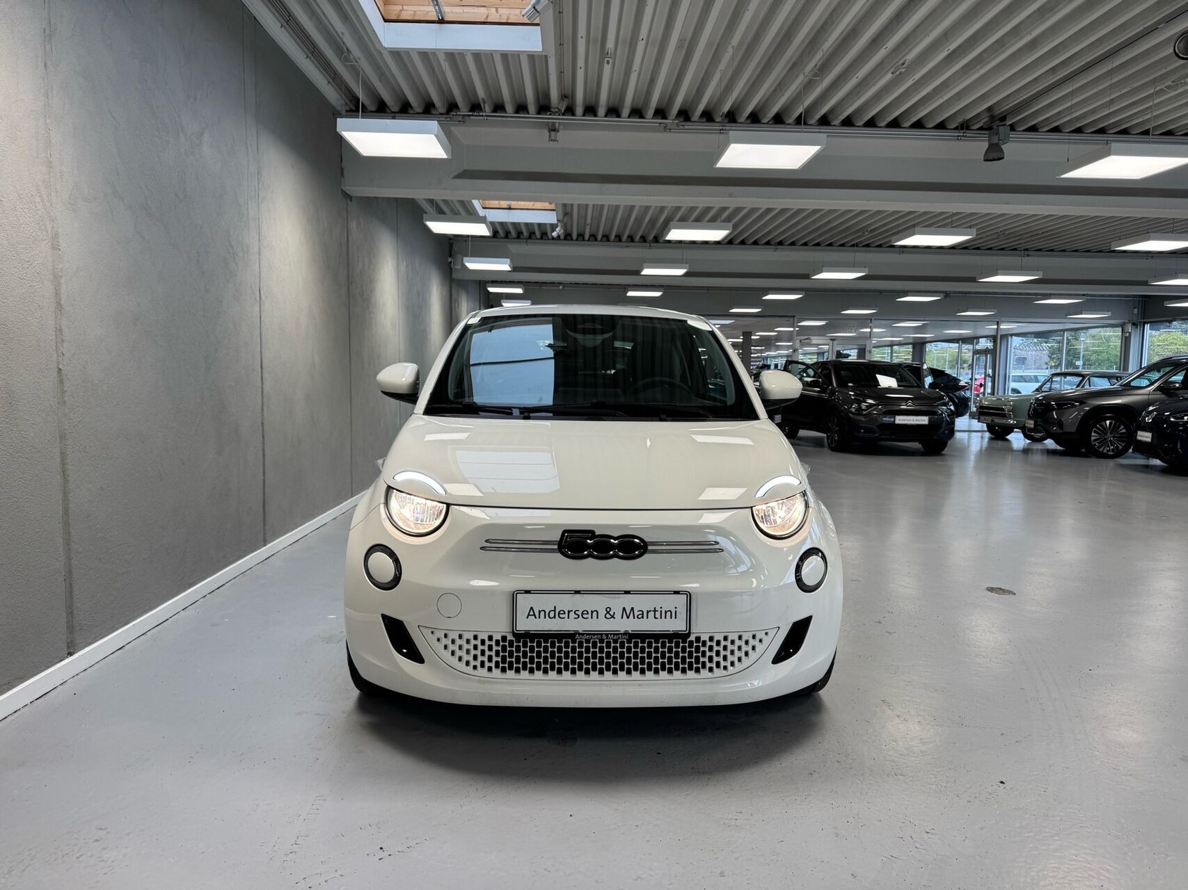 Hvid Fiat 500e fra 2023