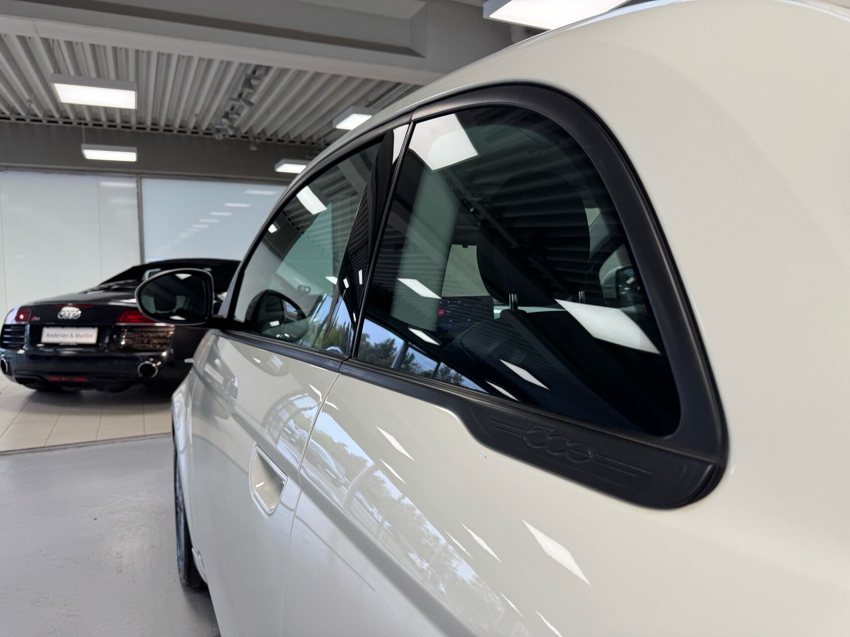 Hvid Fiat 500e fra 2023
